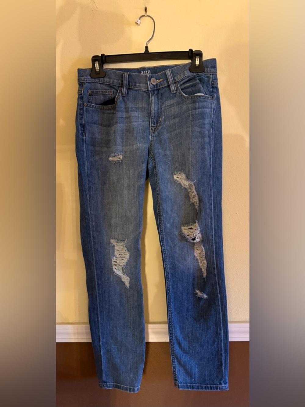 A.N.A. Distressed Cropped Skinny Boyfriend Jeans Size 2.